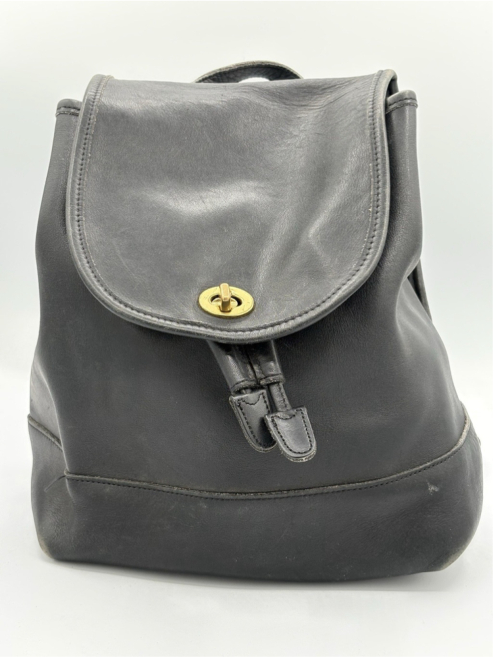 Vintage COACH Daypack Leather Black Turn Lock Logo Charm USA D8D-9791